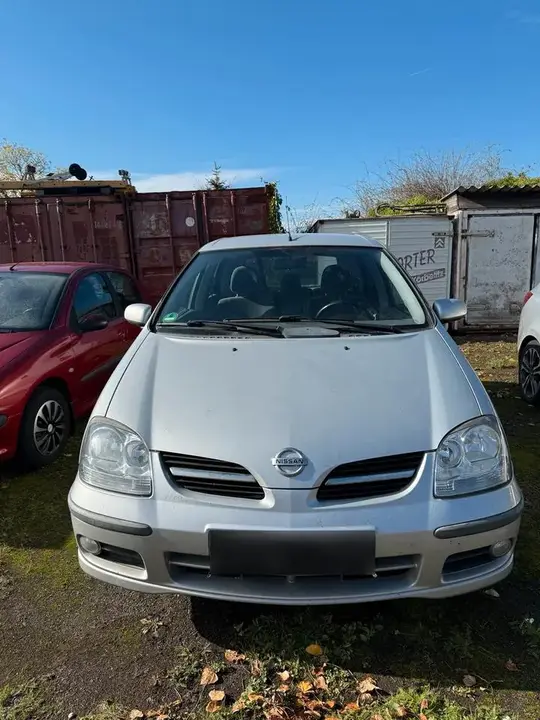 Nissan Almera Tino