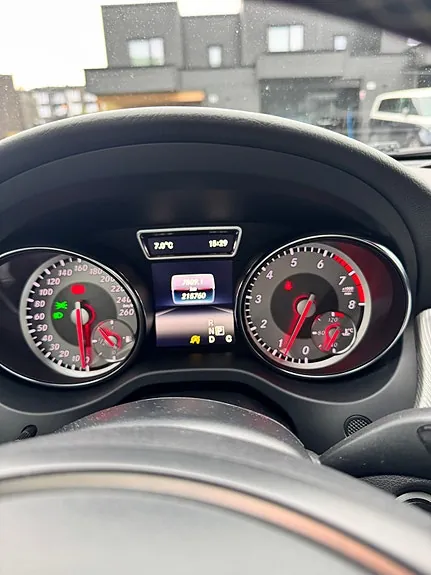Mercedes-Benz Gla180 2016 photo 2