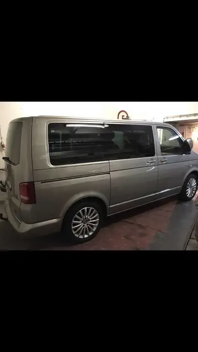 Volkswagen Multivan 2010 photo 2