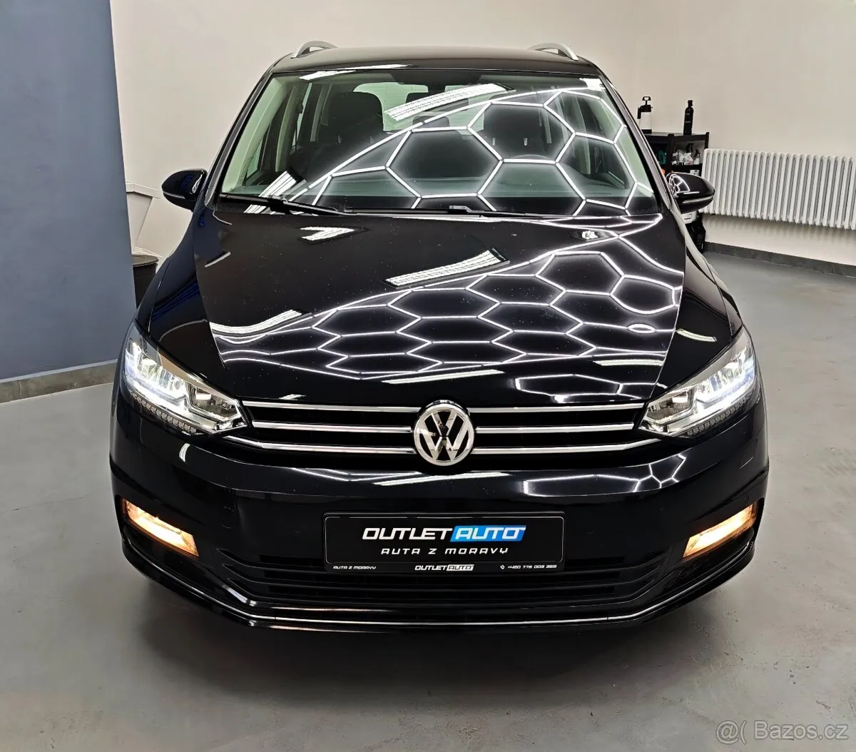 Volkswagen Touran 2017 photo 2