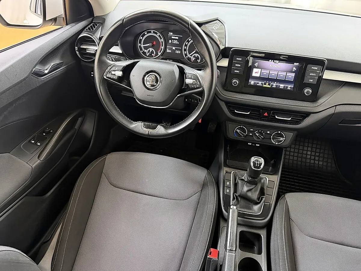 Skoda Fabia 2023 photo 2