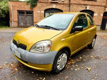 Toyota Yaris 1999 photo 2