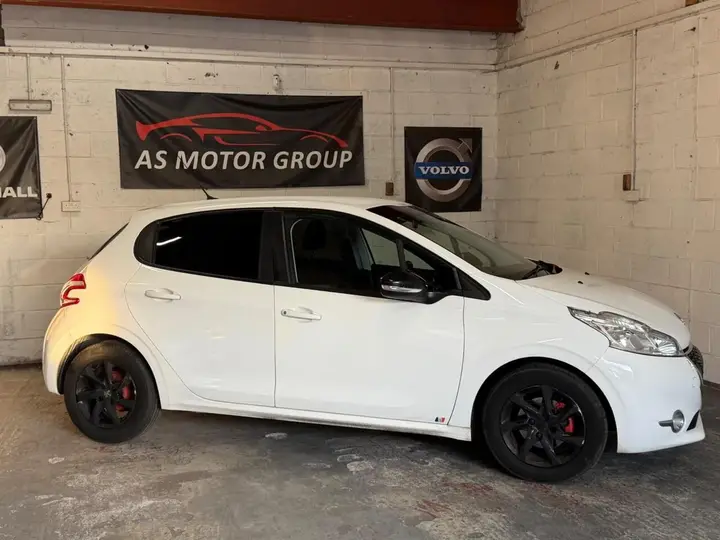 Peugeot 208 2014 photo 5