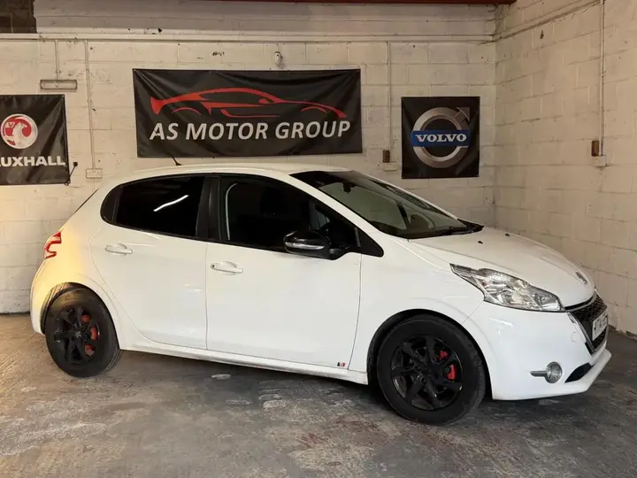 Peugeot 208 2014 photo 4