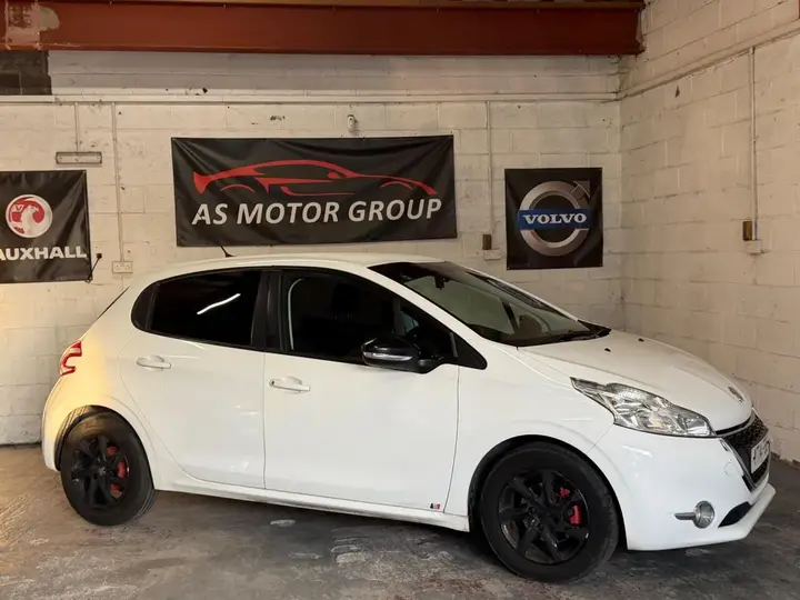 Peugeot 208 2014 photo 3