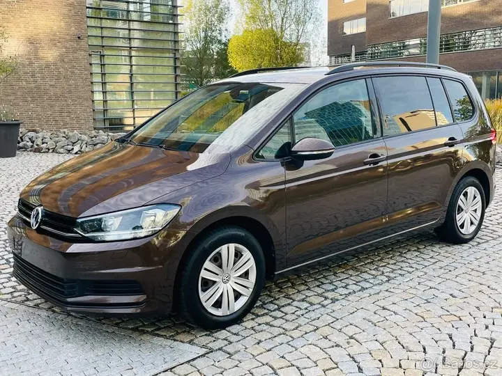 Volkswagen Touran 2023 photo 2