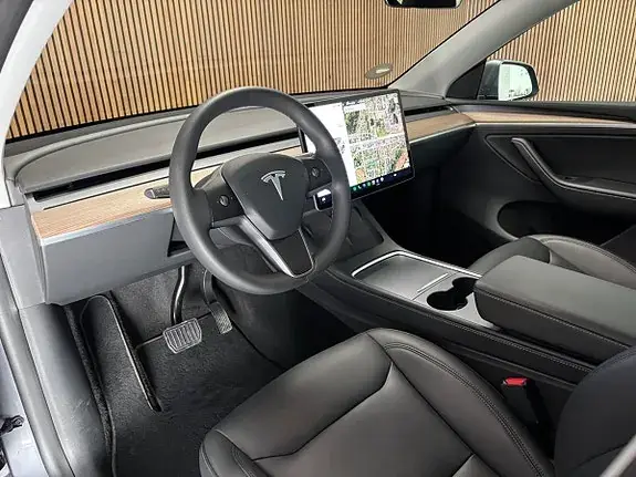 Tesla Model Y 2023 photo 4