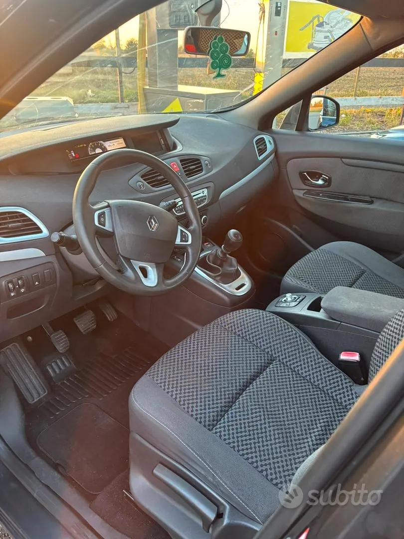 Renault Scenic 2012 photo 4