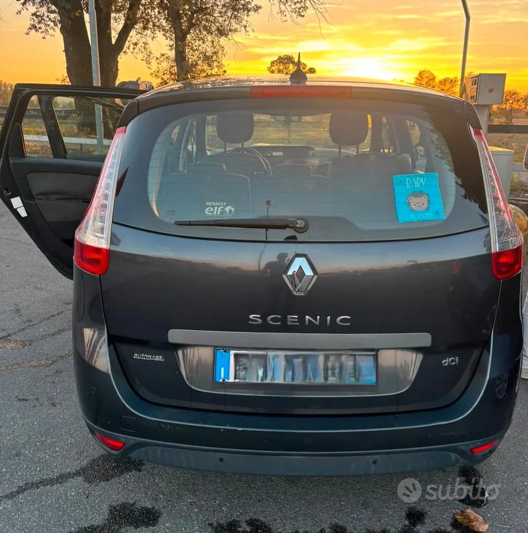 Renault Scenic 2012 photo 2