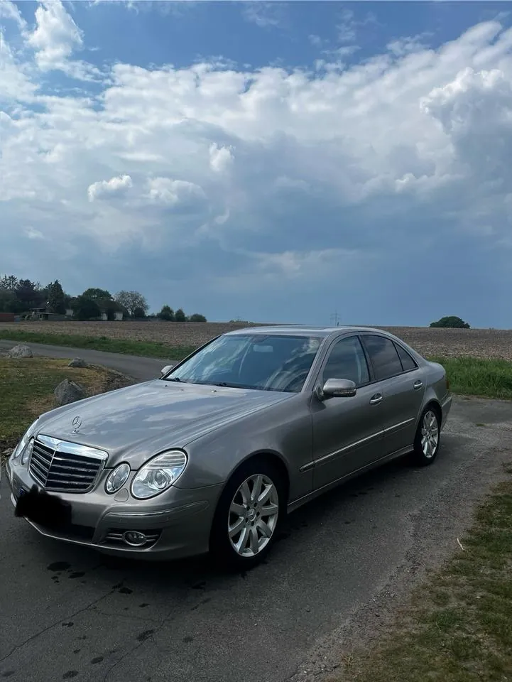 Mercedes-Benz W211