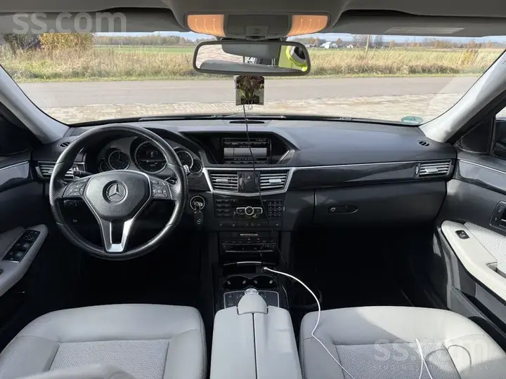 Mercedes-Benz E250 2012 photo 5