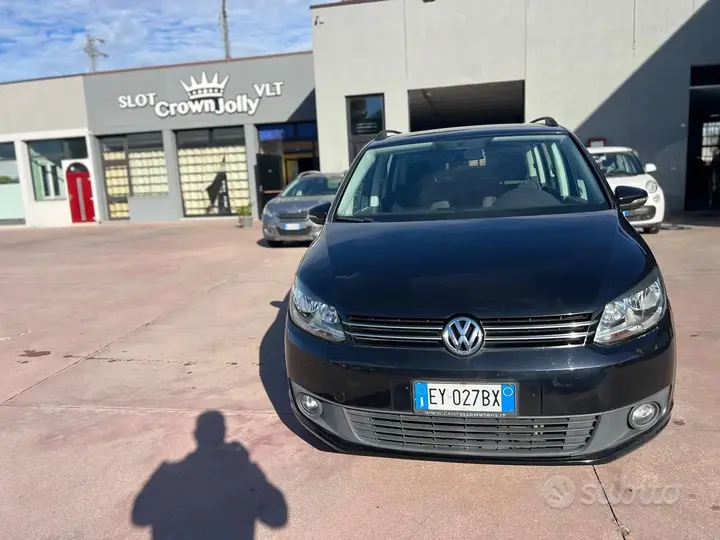 Volkswagen Touran 2012 photo 2