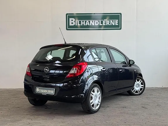 Opel Corsa 2011 photo 2