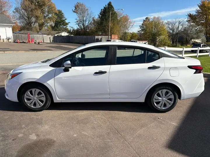 Nissan Versa 2021 photo 4