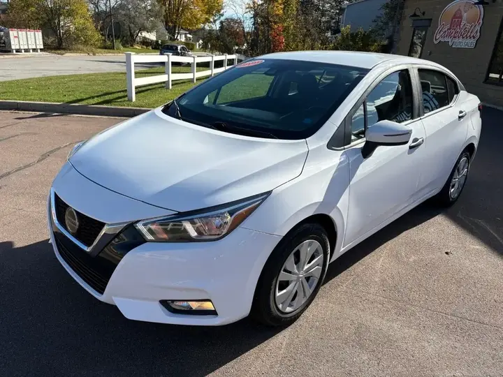 Nissan Versa 2021 photo 3