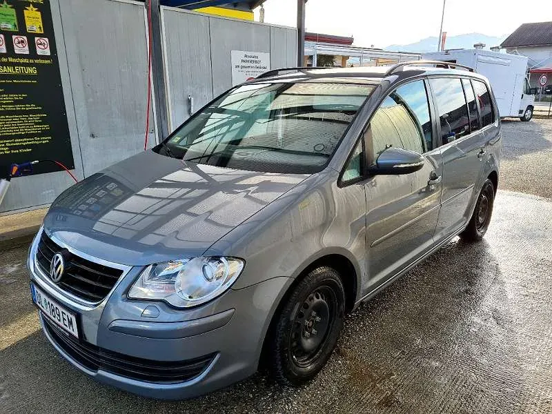 Volkswagen Touran 2011 photo 2