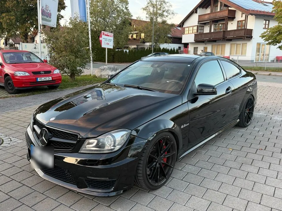 Mercedes-Benz C63 Amg