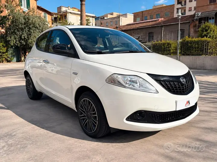 Lancia Ypsilon 2023 photo 2