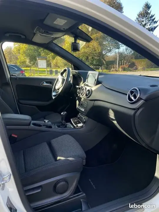 Mercedes-Benz B-Class 2017 photo 3