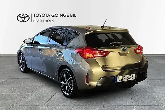 Toyota Auris 2015 photo 2