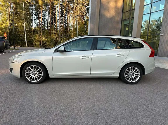Volvo V60 2011 photo 2