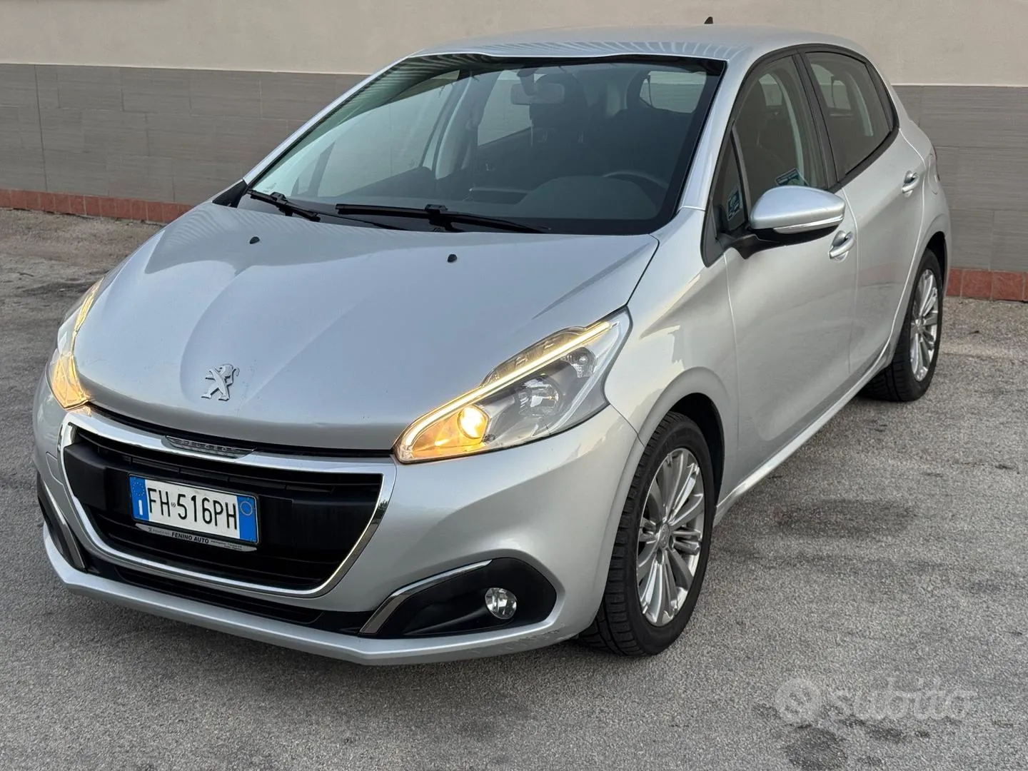 Peugeot 208 2017 photo 3
