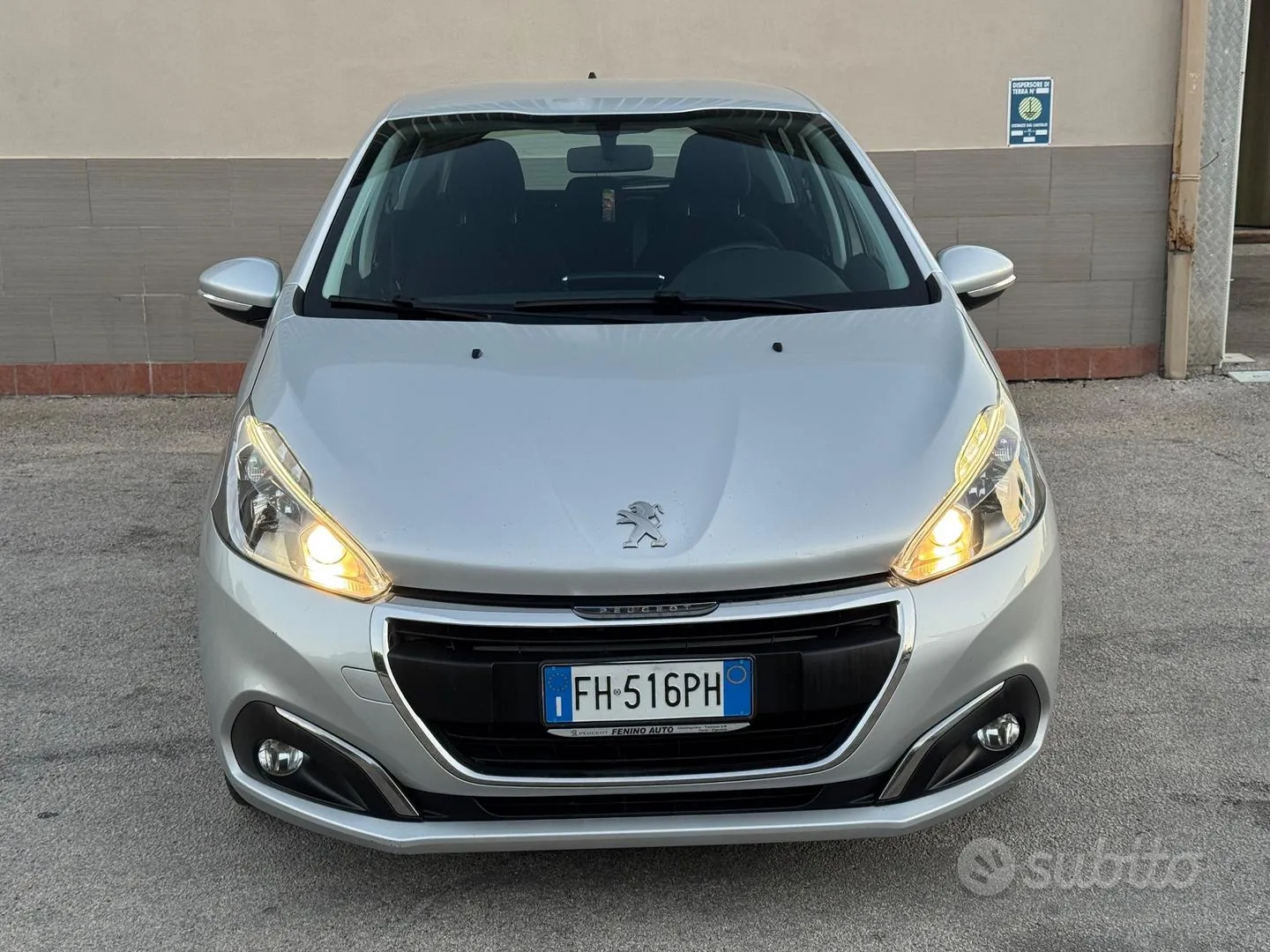 Peugeot 208 2017 photo 2