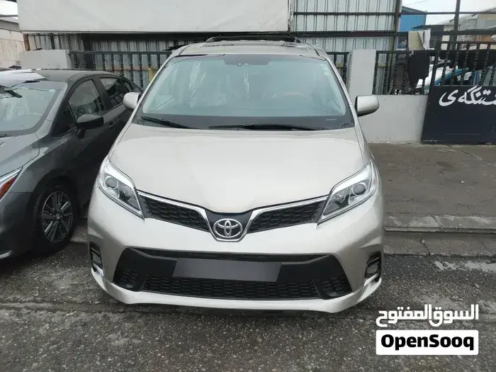 Toyota Sienna 2017 photo 2