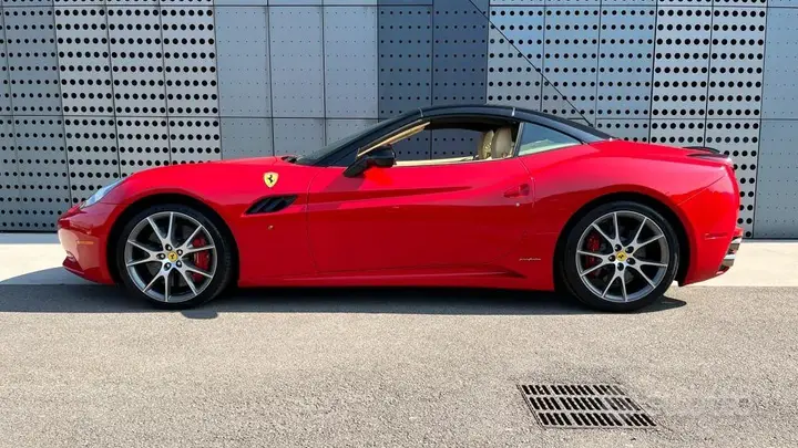 Ferrari California 2012 photo 2