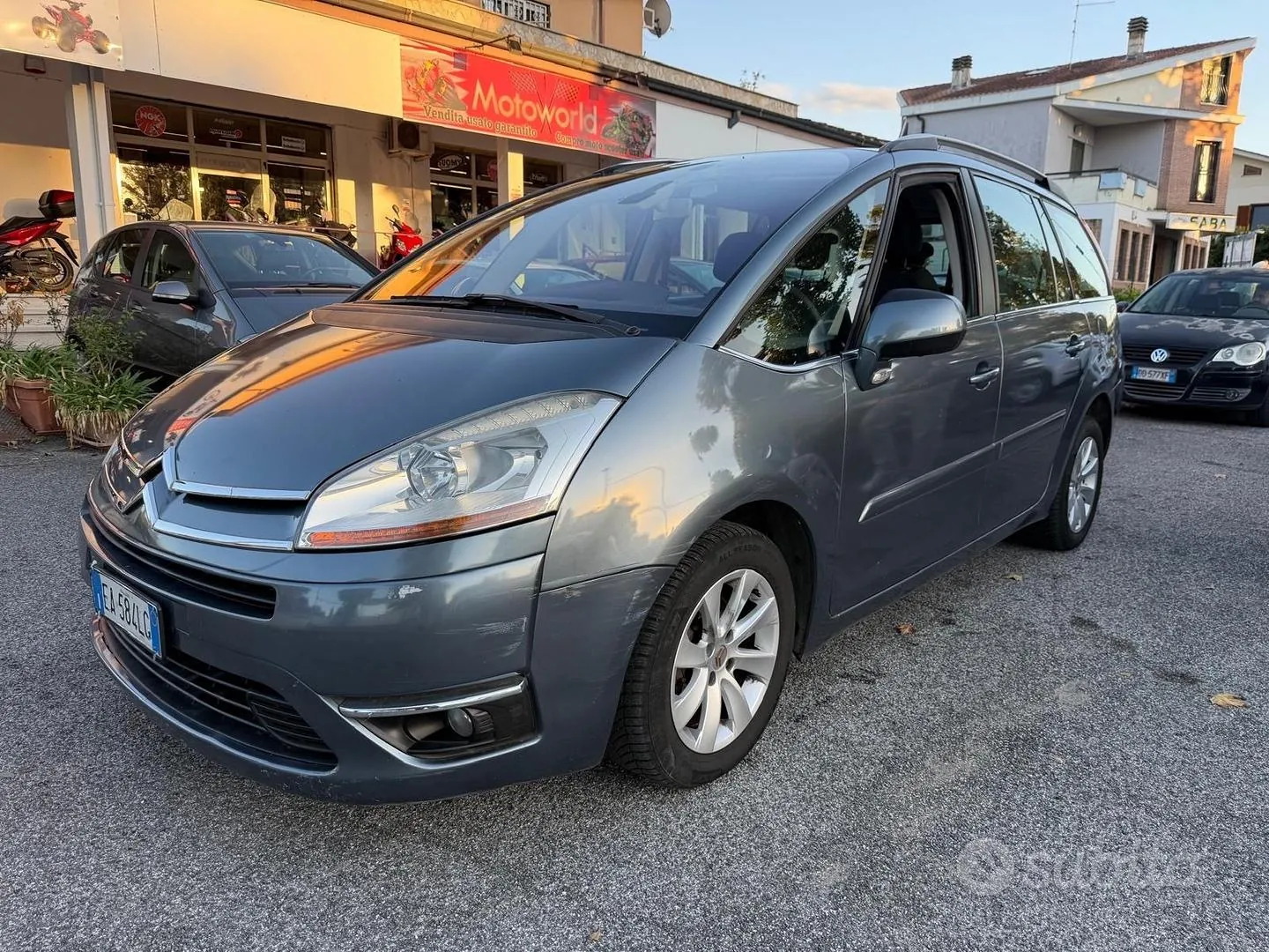 Citroen C4 Picasso 2010 photo 2