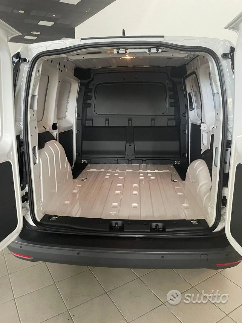 Volkswagen Caddy 2024 photo 2