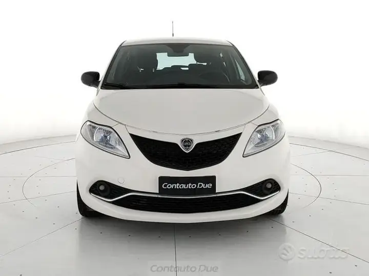 Lancia Ypsilon 2019 photo 2