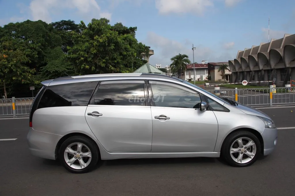 Mitsubishi Grandis 2009 photo 5