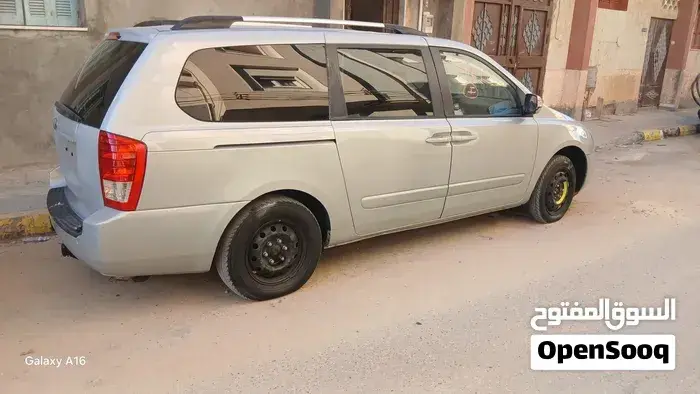 Kia Sedona 2012 photo 4