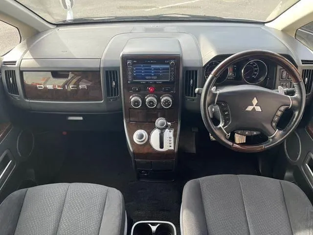 Mitsubishi Delica D:5 2015 photo 3