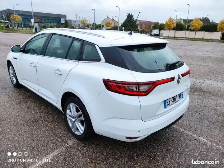 Renault Megane 2016 photo 2