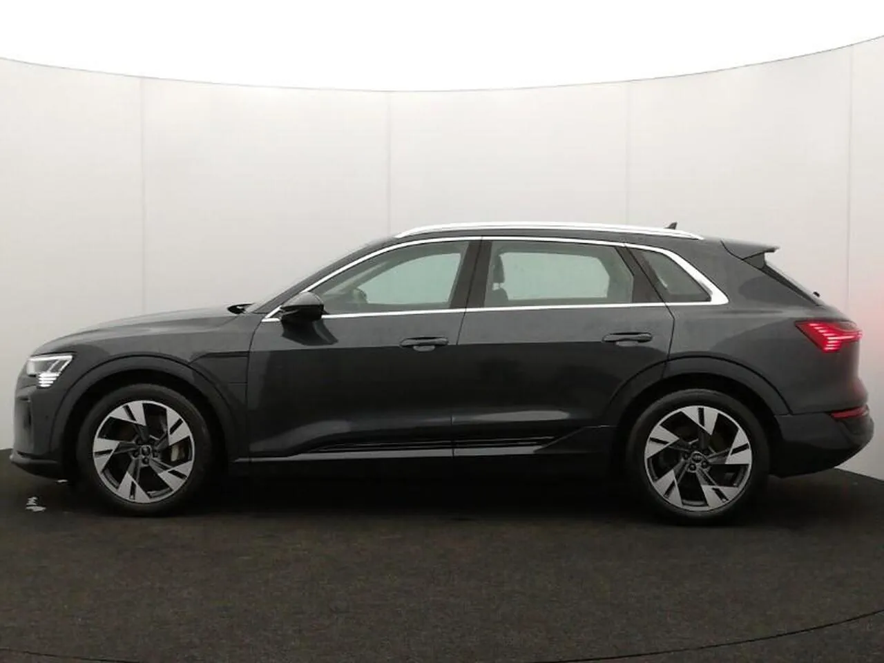 Audi Q8 E-Tron 2023 photo 4