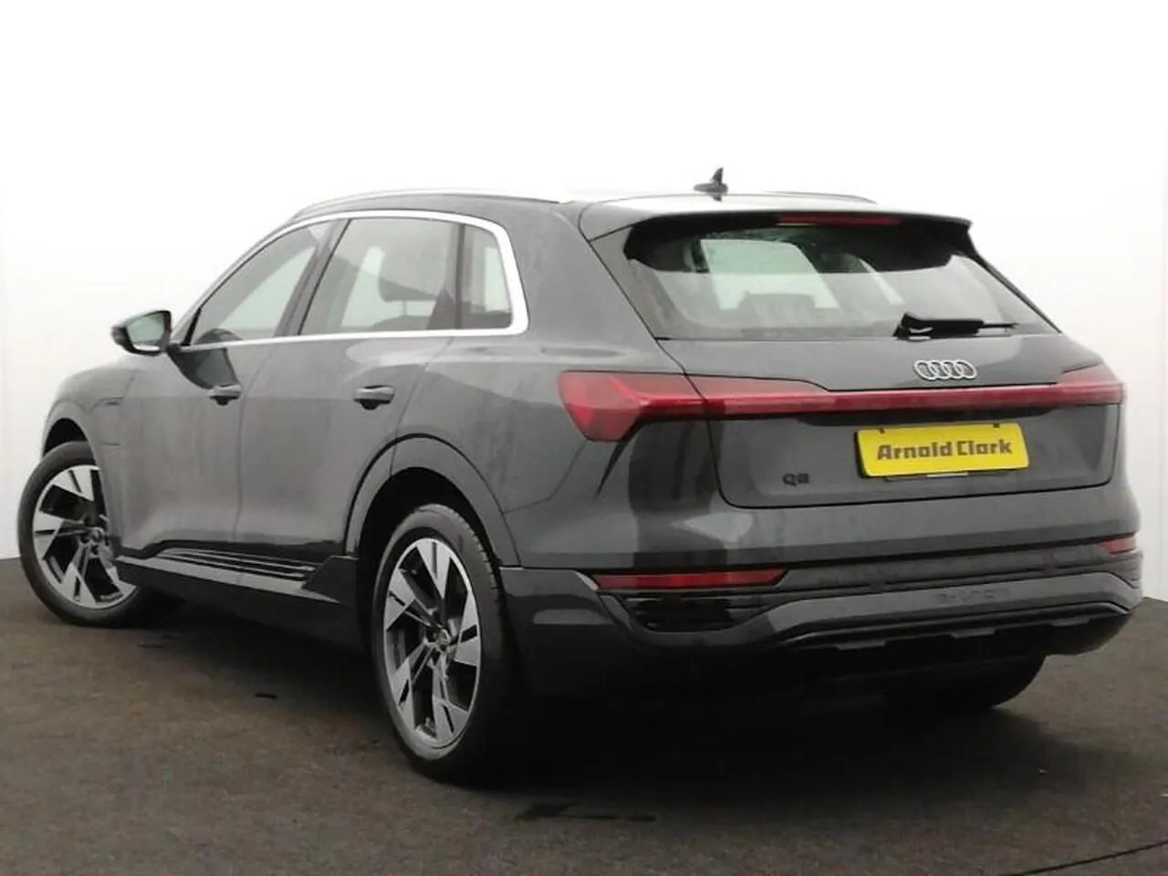 Audi Q8 E-Tron 2023 photo 2
