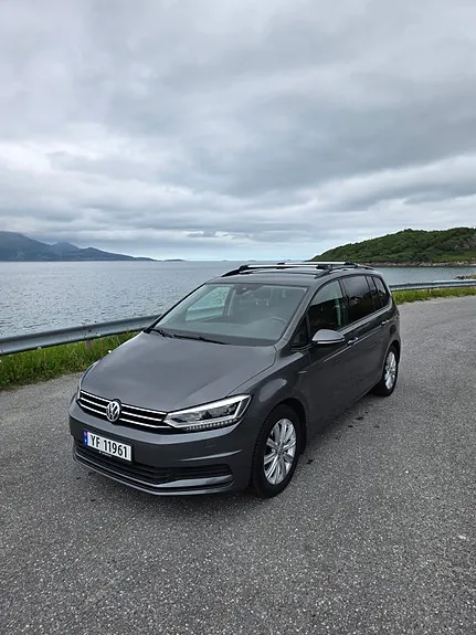 Volkswagen Touran 2017 photo 2