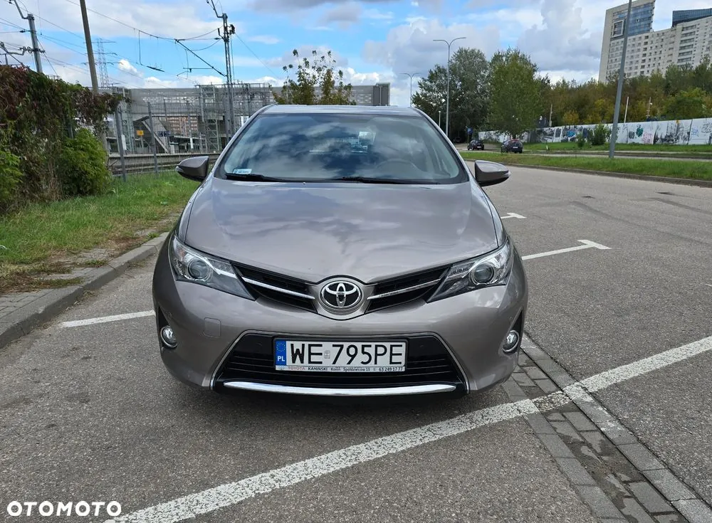Toyota Auris 2014 photo 2