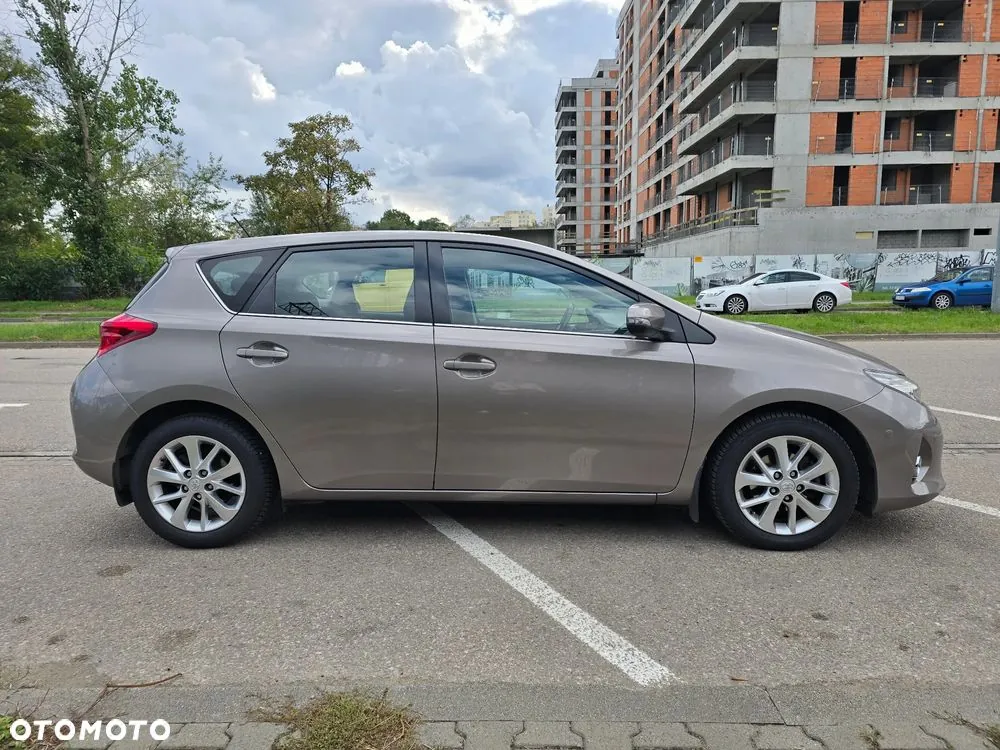 Toyota Auris 2014 photo 5