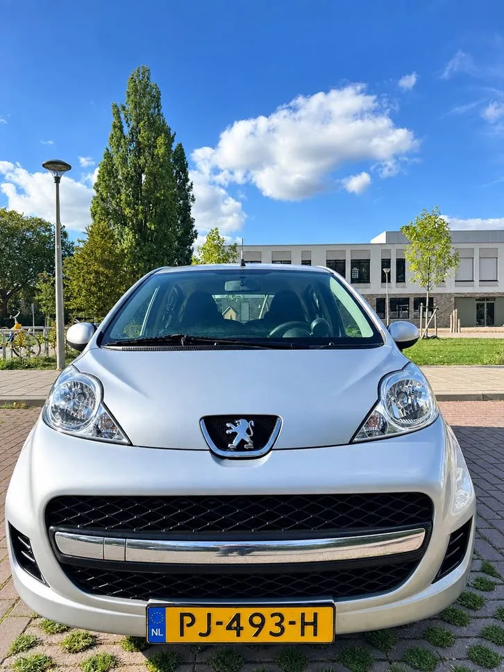 Peugeot 107 2010 photo 2