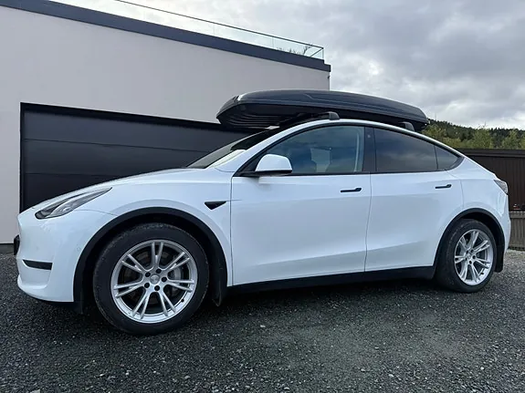 Tesla Model Y 2022 photo 2