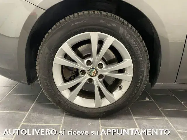 Alfa Romeo Giulietta 2011 photo 5