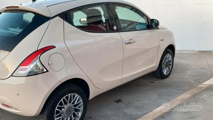 Lancia Ypsilon 2017 photo 2