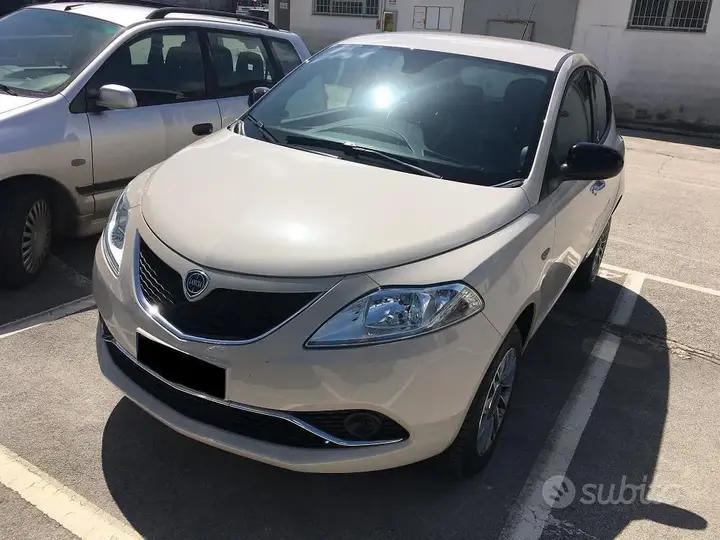 Lancia Ypsilon