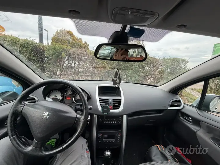 Peugeot 207 2011 photo 5