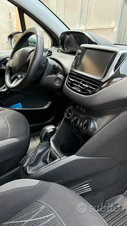 Peugeot 208 2015 photo 2