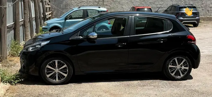 Peugeot 208 2015 photo 3