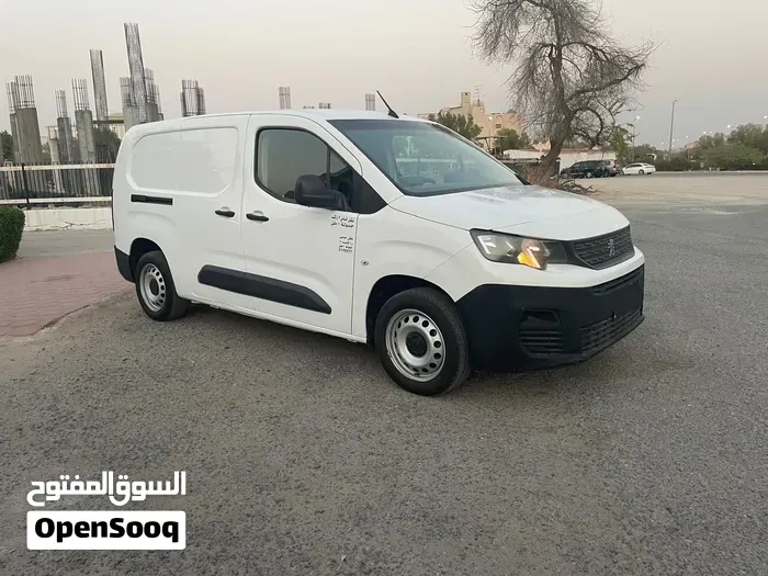 Peugeot Partner 2022 photo 2